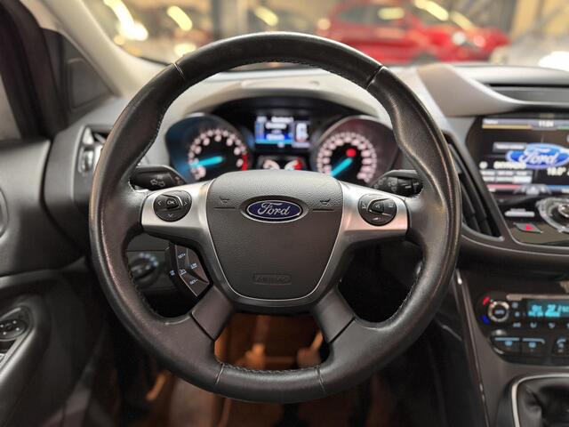 Ford KUGA 150pk Titanium Navi Camera Trekhaak Winter Parking pack El. Klep SONY Audio Dealeronderhouden