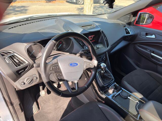 Ford KUGA 1.5 EcoBoost ST Line