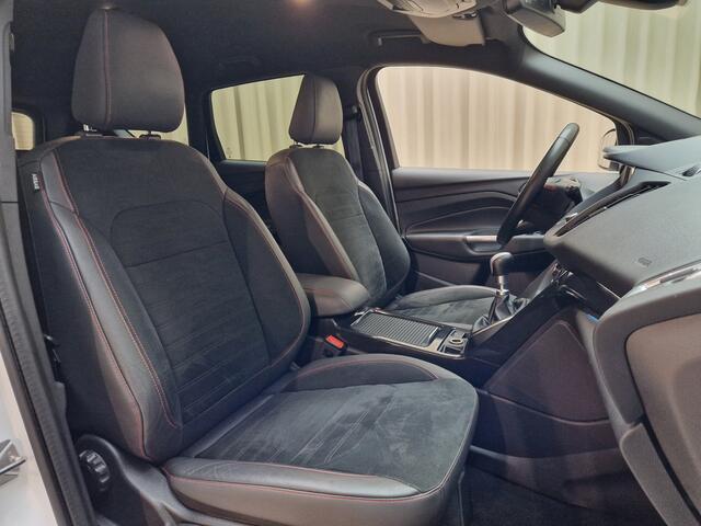 Ford KUGA 1.5 EcoBoost *ST Line* Leder/Alcantara / Apple-Carplay / Xenon / Trekhaak / Navigatie / Camera / Cruise Control / ECC Clima / 18"LMV