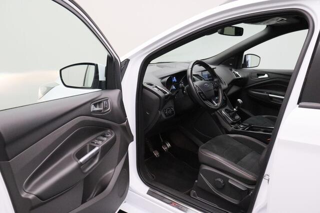 Ford KUGA 1.5 EcoBoost ST Line 2017 Navigatie | Camera | Bluetooth | Trekhaak 2000kg trekgewicht | Half lederen bekleding | Stoelverwarming | Stuurverwarming | Cruise control | Climate control | LED