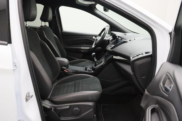 Ford KUGA 1.5 EcoBoost ST Line 2017 Navigatie | Camera | Bluetooth | Trekhaak 2000kg trekgewicht | Half lederen bekleding | Stoelverwarming | Stuurverwarming | Cruise control | Climate control | LED