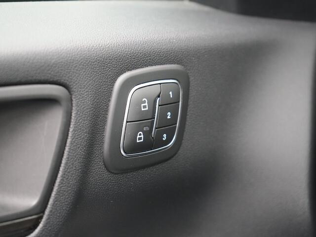 Ford KUGA 2.5 Vignale Plug In Hybrid 225pk Dealer O.H PHEV | Panodak | Head Up | Adaptive Cruise | 360 Camera | Bang & Olufsen Sound | Lederen Sportstoelen Memory & Verwarmd | Keyless | Apple Carplay | Stuur Verwarmd | Blis | Virtual | Navigatie
