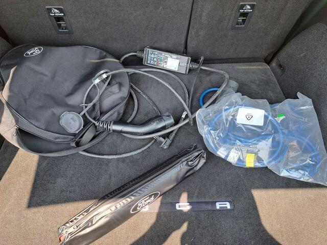 Ford KUGA 2.5 PHEV Active X 243pk | Driver Assistance Pack | Winterpack | Technology Pack | Panoramadak | All Season banden