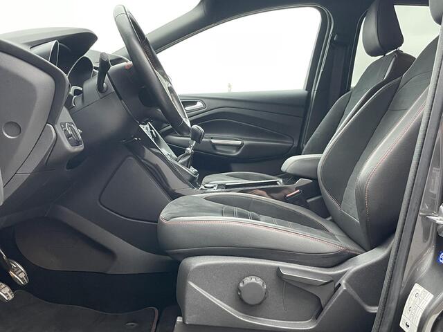 Ford KUGA 1.5 EcoBoost ST Line / Trekhaak (2000 KG) / Apple carplay/Android auto / Stoel-/Voorruitverwarming / Parkeersensoren Achter / Navigatie