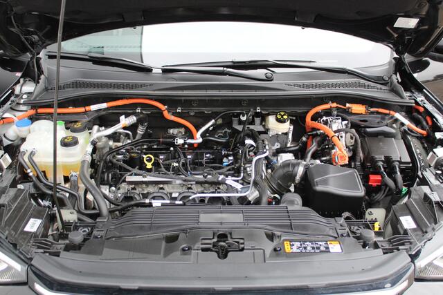 Ford KUGA 2.5-243pk PHEV ST-Line X. Trekgewicht 2.100kg. Nieuw Model ! Van ¤. 54.937,- voor ¤. 43.735,- Trekgewicht van 2.100kg ! Elektr. panodak., elektr. trekhaak, stoel-, stuur- en voorraamverw., 360gr. Camera, HUD, AppleCarplay/Androidauto, Elektr. verstelb. co