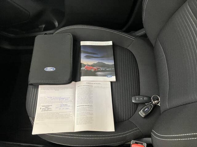 Ford KUGA 2.5 PHEV Titanium / Eerste Eigenaar / Trekhaak 1500 KG / NL Auto / Stoel- en Stuurverwarming / Verwarmde Voorruit / Navigatie / Camera / Dual-Zone Climate Control /