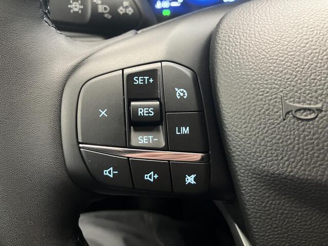 Ford KUGA 2.5 PHEV Titanium / Eerste Eigenaar / Trekhaak 1500 KG / NL Auto / Stoel- en Stuurverwarming / Verwarmde Voorruit / Navigatie / Camera / Dual-Zone Climate Control /