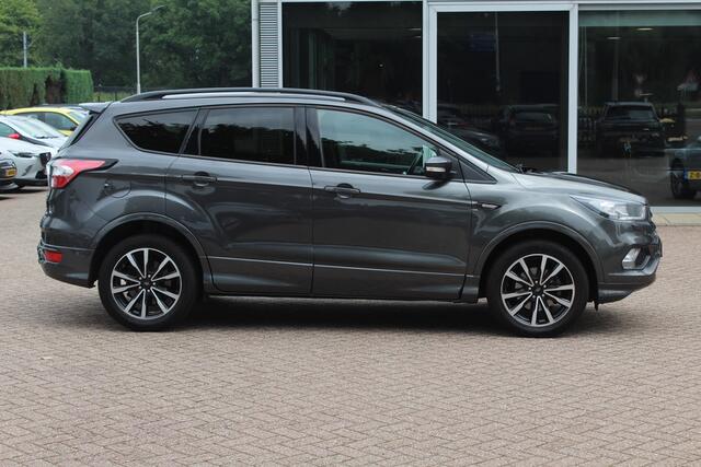 Ford KUGA 1.5 EcoBoost ST Line / Trekhaak / Camera / Leder&Alcantara / CarPlay / Keyless / B&O / 18'' / Navigatie / Dodehoek / DAB / Stoel+Stuurverwarming / Cruise Control