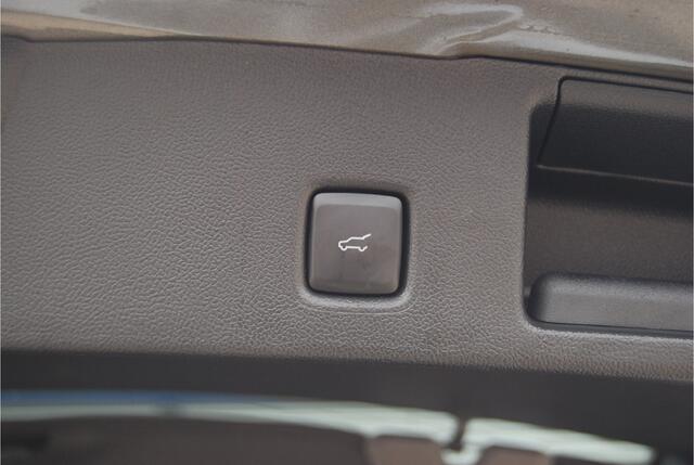 Ford KUGA 2.5 PHEV 243PK ST-Line X | PANORAMADAK | TREKHAAK | LED MATRIX | STOEL- STUUR VERWARMING