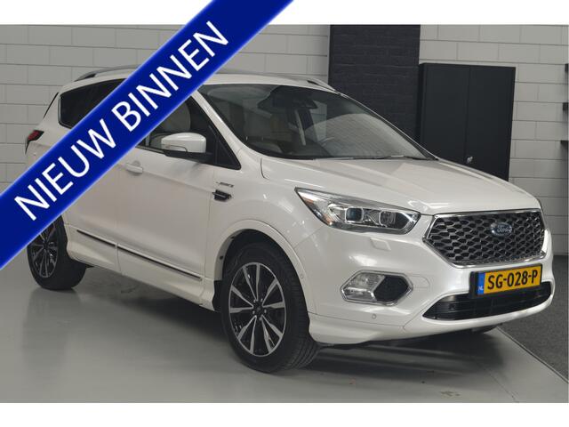 Ford KUGA 1.5 EcoBoost Vignale // PANO // CAMERA // TREKHAAK // 4x4 // STUUR&STOELVERWARMING // BOMVOL //