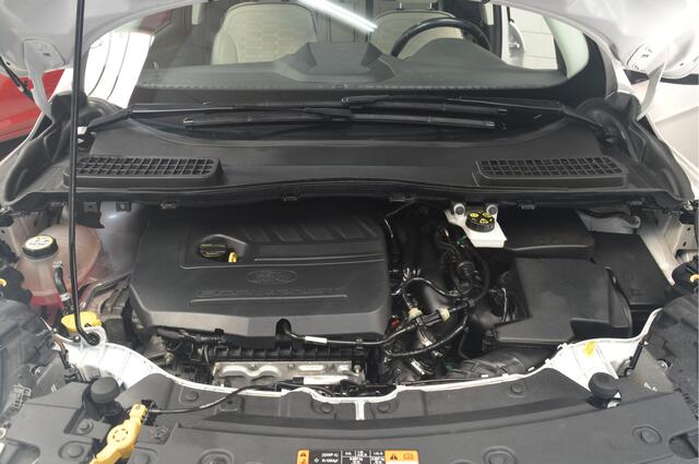 Ford KUGA 1.5 EcoBoost Vignale // PANO // CAMERA // TREKHAAK // 4x4 // STUUR&STOELVERWARMING // BOMVOL //