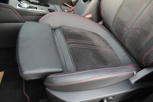 Ford KUGA 2.5-243pk PHEV ST-Line X. Nieuwste model ! Van ¤. 54.937,- voor ¤. 43.735,- ! Trekgewicht 2.100kg ! Elektr. panoramadak, Elektr. inklapb. trekhaak, stoel-, stuur- en voorraamverw., lane- en side assist, 360gr. camera, HUD, Apple/Android, Elektr. verstelb.