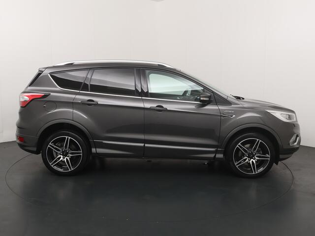 Ford KUGA 1.5 EcoBoost 182 pk Vignale | Trekhaak | Pano | Winter Pack | Leder | Camera | Adapt. cruise | 100% dealer onderh.