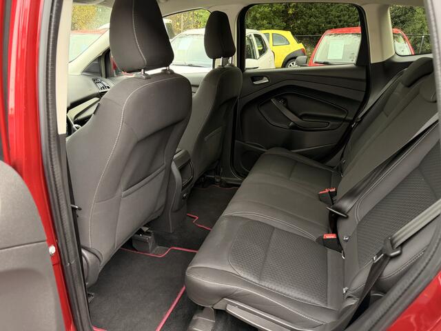 Ford KUGA 1.5 Titanium Winter Pack - Stoelverwarming - Trekhaak 1800 Kg