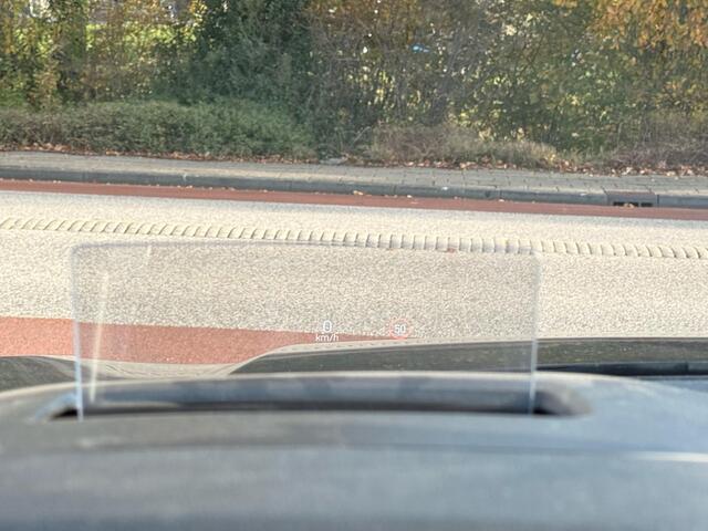 Ford KUGA 1.5 Ecublue ST-Line 120pk Automaat | Wegklapbare trekhaak | Adaptieve Cruise | Winterpack | 1.500kg Trekgewicht | Head up Display