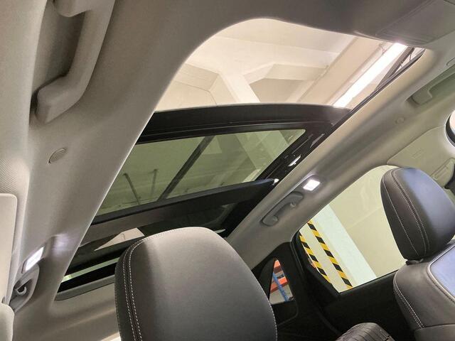 Ford KUGA 2.5 PHEV Vignale | Weg/Uitklapbare Trekhaak (Elektrisch bedienbaar) | Panoramadak | Adaptive cruise control | Winter Pack | Dodehoeksensoren | Camera | Head up Display