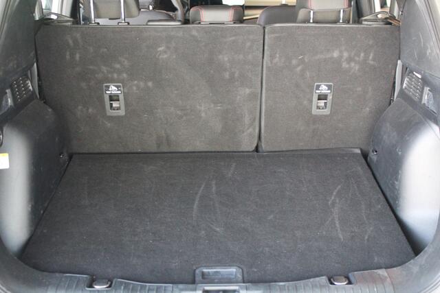 Ford KUGA 2.5-243pk PHEV ST-Line X. Van ¤. 54.937,- voor ¤. 43.735,- Trekgewicht van 2.100kg ! Elektr. panodak., elektr. trekhaak, stoel-, stuur- en voorraamverw., 360gr. Camera, HUD, AppleCarplay/Androidauto, Elektr. verstelb. comfortstoelen, LED verl.