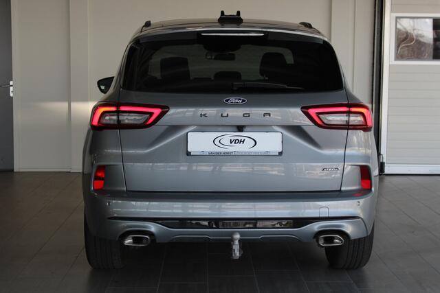 Ford KUGA 2.5-243pk PHEV ST-Line X. Van ¤. 54.937,- voor ¤. 43.735,- Trekgewicht van 2.100kg ! Elektr. panodak., elektr. trekhaak, stoel-, stuur- en voorraamverw., 360gr. Camera, HUD, AppleCarplay/Androidauto, Elektr. verstelb. comfortstoelen, LED verl.