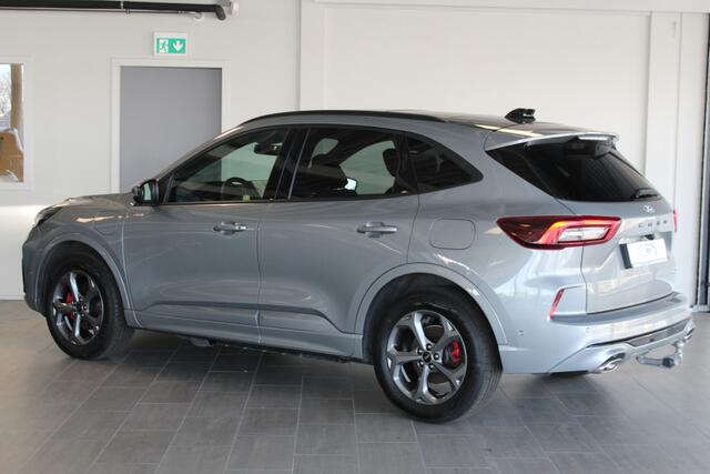 Ford KUGA 2.5-243pk PHEV ST-Line X. Van ¤. 54.937,- voor ¤. 43.735,- Trekgewicht van 2.100kg ! Elektr. panodak., elektr. trekhaak, stoel-, stuur- en voorraamverw., 360gr. Camera, HUD, AppleCarplay/Androidauto, Elektr. verstelb. comfortstoelen, LED verl.