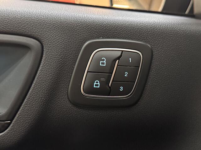 Ford KUGA PHEV 243pk ST-Line X Panoramadak Winter Techno pack AGR Stoelen 19" LM velgen HUD Fabrieksgarantie