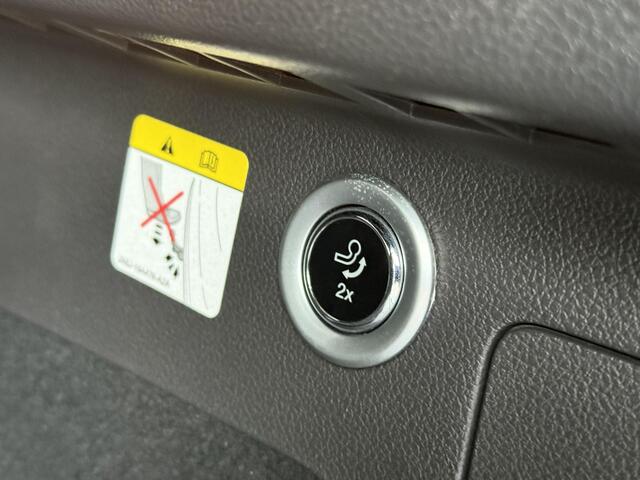 Ford KUGA 1.5 EcoBoost ST Line / Elektrisch wegklapbare Trekhaak, 2000 kg / Elektrische Achterklep / Stoel+Stuur Verwarming / Achteruitrij Camera / Voorruit Verwarming /