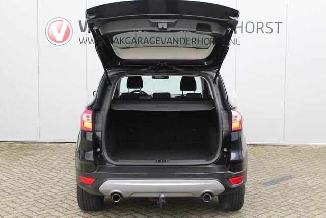 Ford KUGA 1.5-150pk EcoBoost Titanium. Nette Ford Kuga met een trekgewicht van maar liefst 2.000kg ! Autm. airco, stoel-, stuur- en voorraamverw., camera, parkeersensoren achter, navigatie, telefoonvoorb., 17"LM wielen+all season banden, trekhaak, adapt. cruise cn