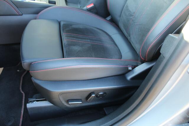 Ford KUGA 2.5-243pk PHEV ST-Line X. Van ¤. 54.937,- voor ¤. 43.735,- Trekgewicht van 2.100kg ! Elektr. panodak., elektr. trekhaak, stoel-, stuur- en voorraamverw., 360gr. Camera, HUD, AppleCarplay/Androidauto, Elektr. verstelb. comfortstoelen, LED verl.