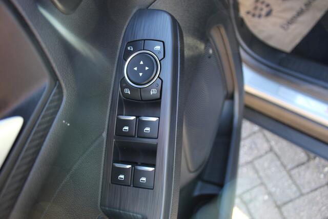 Ford KUGA 2.5-243pk PHEV ST-Line X. Van ¤. 54.937,- voor ¤. 43.735,- Trekgewicht van 2.100kg ! Elektr. panodak., elektr. trekhaak, stoel-, stuur- en voorraamverw., 360gr. Camera, HUD, AppleCarplay/Androidauto, Elektr. verstelb. comfortstoelen, LED verl.