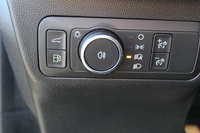 Ford KUGA 2.5-243pk PHEV ST-Line X. Van ¤. 54.937,- voor ¤. 43.735,- Trekgewicht van 2.100kg ! Elektr. panodak., elektr. trekhaak, stoel-, stuur- en voorraamverw., 360gr. Camera, HUD, AppleCarplay/Androidauto, Elektr. verstelb. comfortstoelen, LED verl.