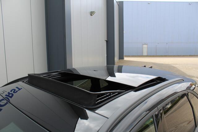 Ford KUGA 2.5-243pk PHEV ST-Line X. Nieuwste model ! Van ¤. 54.937,- voor ¤. 41.750,- ! Trekgewicht van 2.100kg ! Schuif / kanteldak. Elektrisch inklapbare Trekhaak, vooruit, stuur, stoelverwarming V+A, 360 Camera, HUB, Apple/Androidauto, Elektrisch verstelbare sto