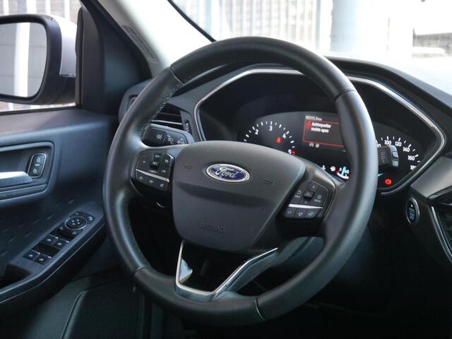 Ford KUGA 2.0 TDCi Titanium | Diesel | Trekhaak | 1900KG trekgewicht | Keyless entry en start | Lichtmetalen velgen | Navigatie | Climate control | Parkeersensoren achter