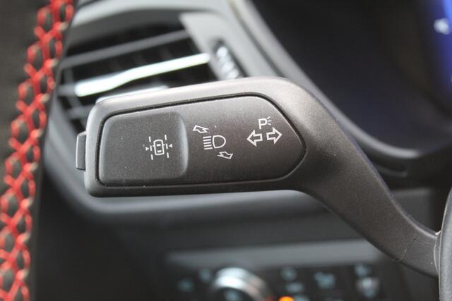 Ford KUGA 2.5-225pk Plug-in Hybrid ST-Line X. Hybride rijden voor een reële prijs ! Adaptive Cruise Control, Stoel-, achterbank, stuur- en voorraamverwarming, autm. airco dual, camera v+a, elektr. achterklep, side- en lane assist etc.