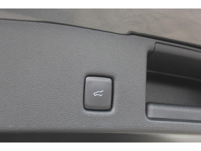 Ford KUGA 2.5-225pk Plug-in Hybrid ST-Line X. Hybride rijden voor een reële prijs ! Autm. airco dual, side- en lane assist, adaptieve cruise cntrl, camera v+a, stoel- en voorraamverw., elektr. achterklep, metallic lak, navigatie, telefoonvoorb.