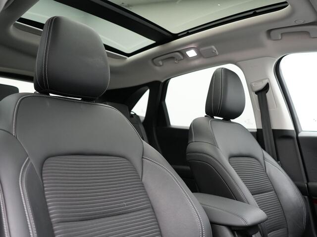 Ford KUGA 2.5 Titanium X PHEV 225pk Dealer O.H. | Trekhaak Af Fabriek | Panodak | Head Up | Adaptive Cruise | 360 Camera | Bang & Olufsen | Sportstoelen & Stuur Verwarmd | Keyless | Blis | Navigatie | DAB | Plug In Hybrid |