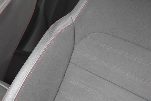 Ford KUGA 1.5 EcoBoost ST Line | Trekhaak | Panorama Dak | Stoelverwarming | Cruise Control | Camera | Navigatie | SONY Audio |