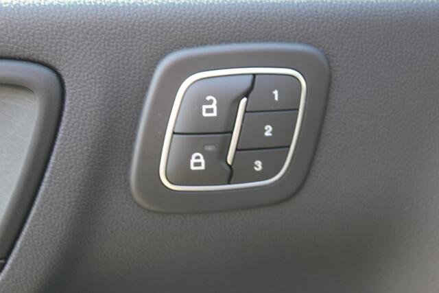 Ford KUGA 2.5-225pk PHEV 'Vignale' Plug-in Hybrid Automaat. Luxe hybride rijden voor een reëel bedrag ! Adaptieve Cruise Control, Climate Control, Stoel-, stuur-, voorraam- en achterbankverwarming, Side- en lane assist, Camera, Head-up display etc.