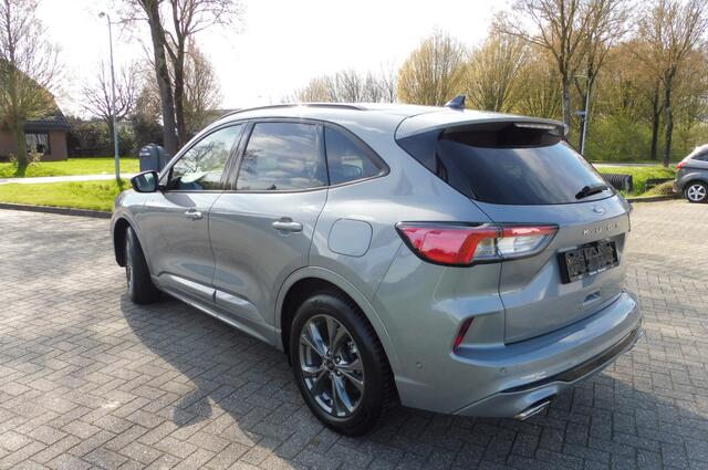 Ford KUGA 150pk ST-Line X Panodak Trekhaak 1.800kg en alle Packs nw. 50.000,-