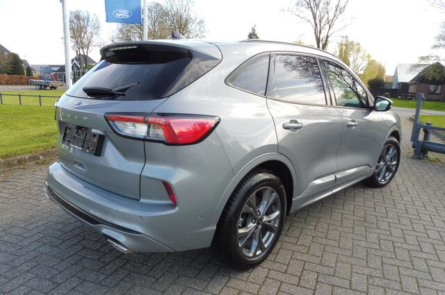 Ford KUGA 150pk ST-Line X Panodak Trekhaak 1.800kg en alle Packs nw. 50.000,-