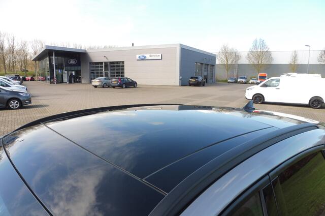 Ford KUGA 150pk ST-Line X Panodak Trekhaak 1.800kg en alle Packs nw. 50.000,-