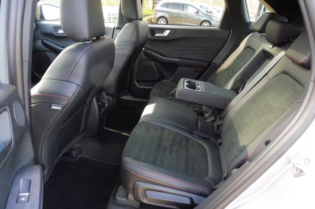 Ford KUGA 150pk ST-Line X Panodak Trekhaak 1.800kg en alle Packs nw. 50.000,-