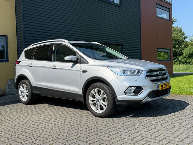 Ford KUGA 1.5 150 pk Titanium Navigatie, lederen bekl, trekhaak, centr. vergr.