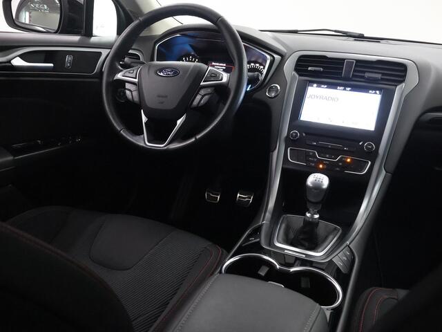 Ford MONDEO Wagon 1.5 ST Line | Winterpakket | Navigatie | Cruise Control | Climate Control | Elektr. Achterklep |