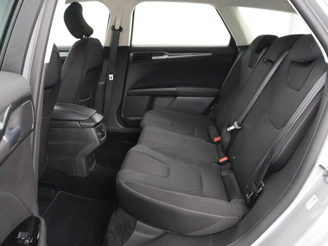 Ford MONDEO 2.0 IVCT HEV Titanium | Stoelverwarming | Carplay | Keyless | Navigatie | Verwarmde voorruit | Parkeerhulp | DAB | Climate control | Cruise control