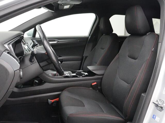 Ford MONDEO 1.5 ST Line | Trekhaak | Stoelverwarming | Keyless | Carplay | Navigatie | Stuurverwarming | Park Assist | Sfeerverlichting | DAB | Climate control | Bluetooth | Cruise control | Origineel NL