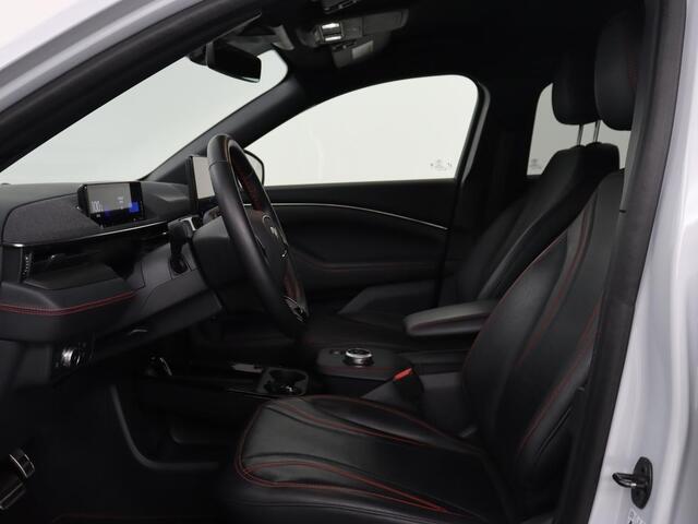 Ford MUSTANG Mach-E AWD 75 kWh | Leder | Stoelverwarming | Adaptive cruise | 360 camera | Adaptive cruise | B&O Sound | Stuurverwarming | Full LED