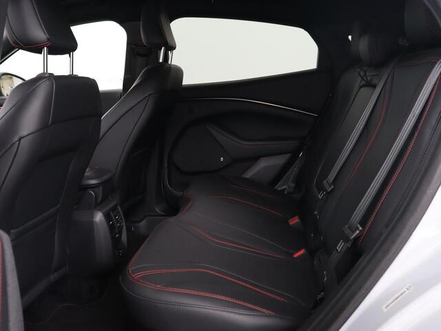 Ford MUSTANG Mach-E AWD 75 kWh | Leder | Stoelverwarming | Adaptive cruise | 360 camera | Adaptive cruise | B&O Sound | Stuurverwarming | Full LED