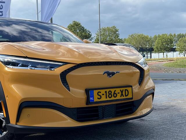 Ford MUSTANG Mach-E Extended RWD 98 kWh 294pk | Tech pack plus | Panoramadak | 19 inch Licht metaal