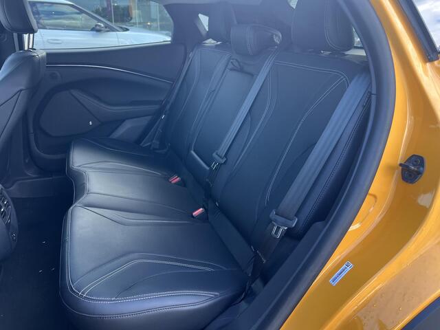 Ford MUSTANG Mach-E Extended RWD 98 kWh 294pk | Tech pack plus | Panoramadak | 19 inch Licht metaal