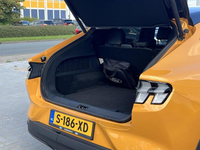 Ford MUSTANG Mach-E Extended RWD 98 kWh 294pk | Tech pack plus | Panoramadak | 19 inch Licht metaal
