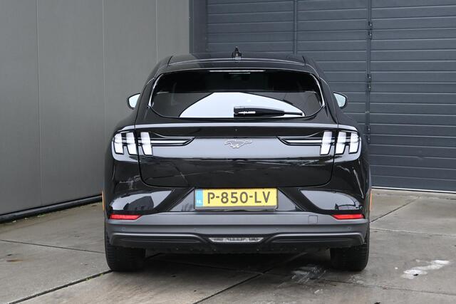 Ford MUSTANG Mach-E Extended RWD 98 kWh | CAMERA | STUUR/STOELVERWARMING | LEDER | B&O | NAVI | CRUISE CONTROL | CLIMATE CONTROL| ALL-SEASONBANDEN | PDC | LMV